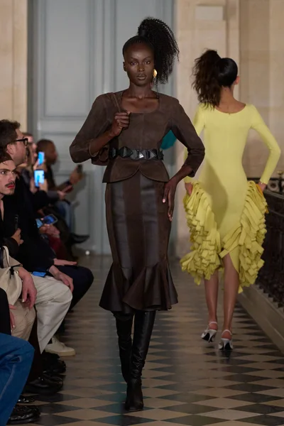 Look 28